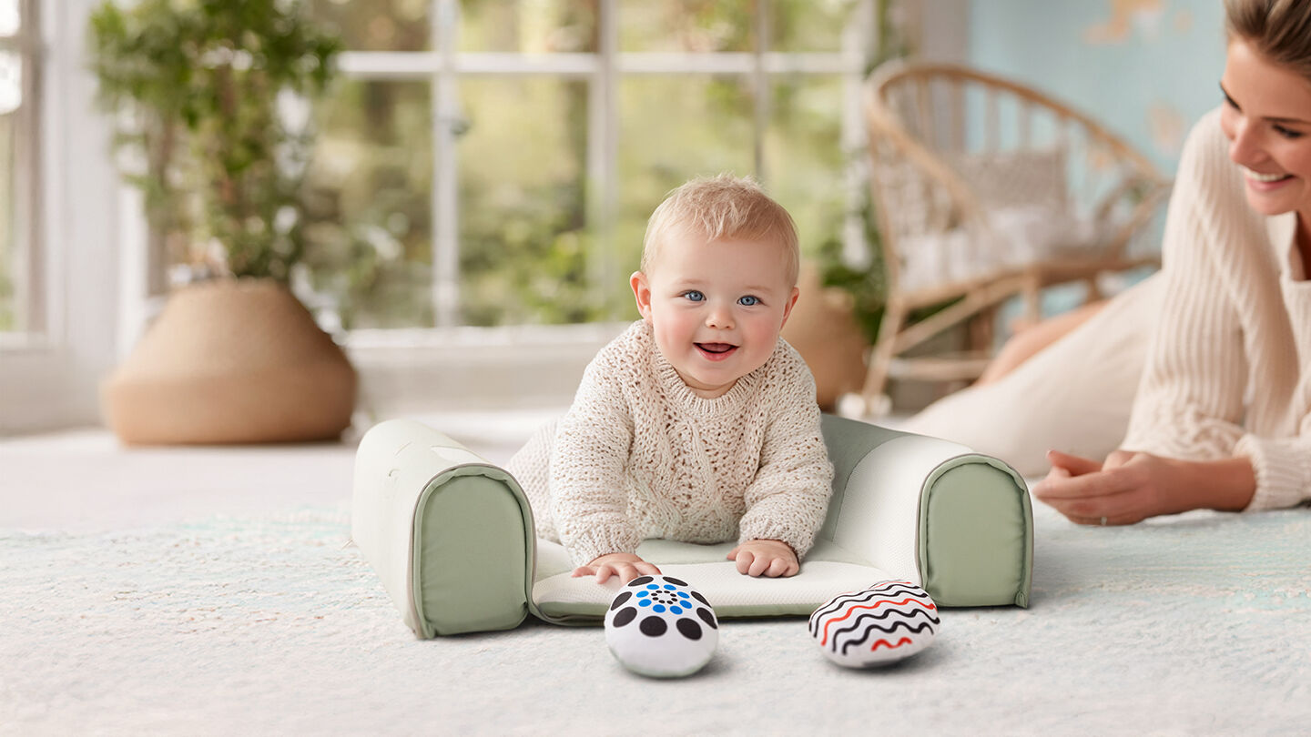https://www.chicco.it/dw/image/v2/BJJJ_PRD/on/demandware.static/-/Sites-Chicco-Italy-Library/it_IT/dwc3750fdf/site/13-Consigli/Articoli/Sviluppo/Tummy time/tummy_time (2).jpg